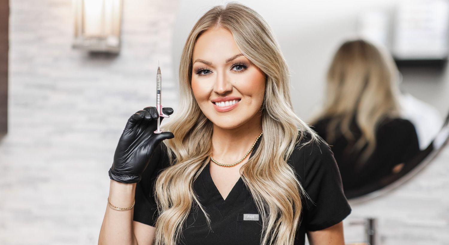 Female professional with syringe in beauty clinic.